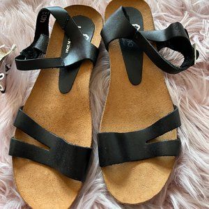 Yokono black sandals